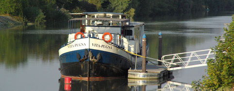 Vita Pugna Barge